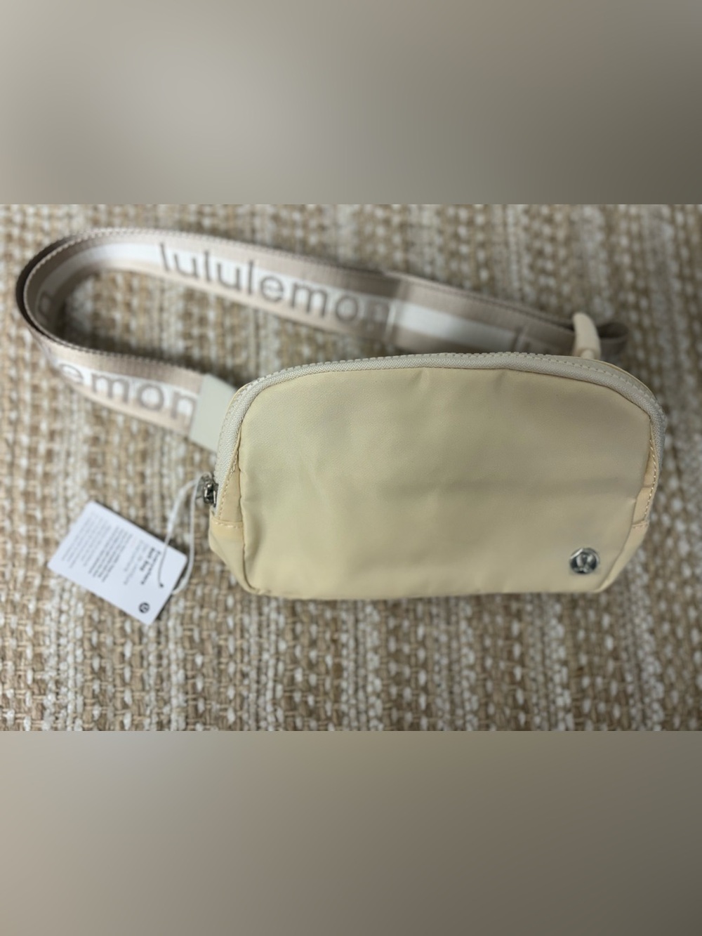 lululemon athletica Cream/Tan Men’s Belt Bag